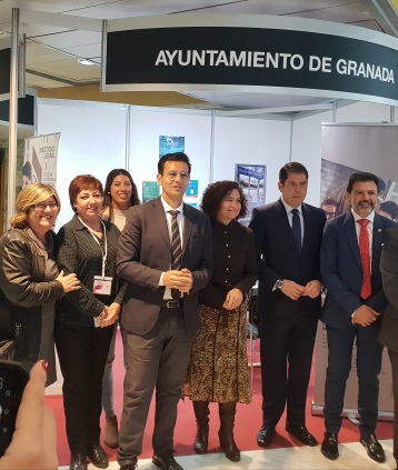 ©Ayto.Granada: El Ayuntamiento apoya el talento de los jvenes granadinos en la feria del empleo de la UGR  